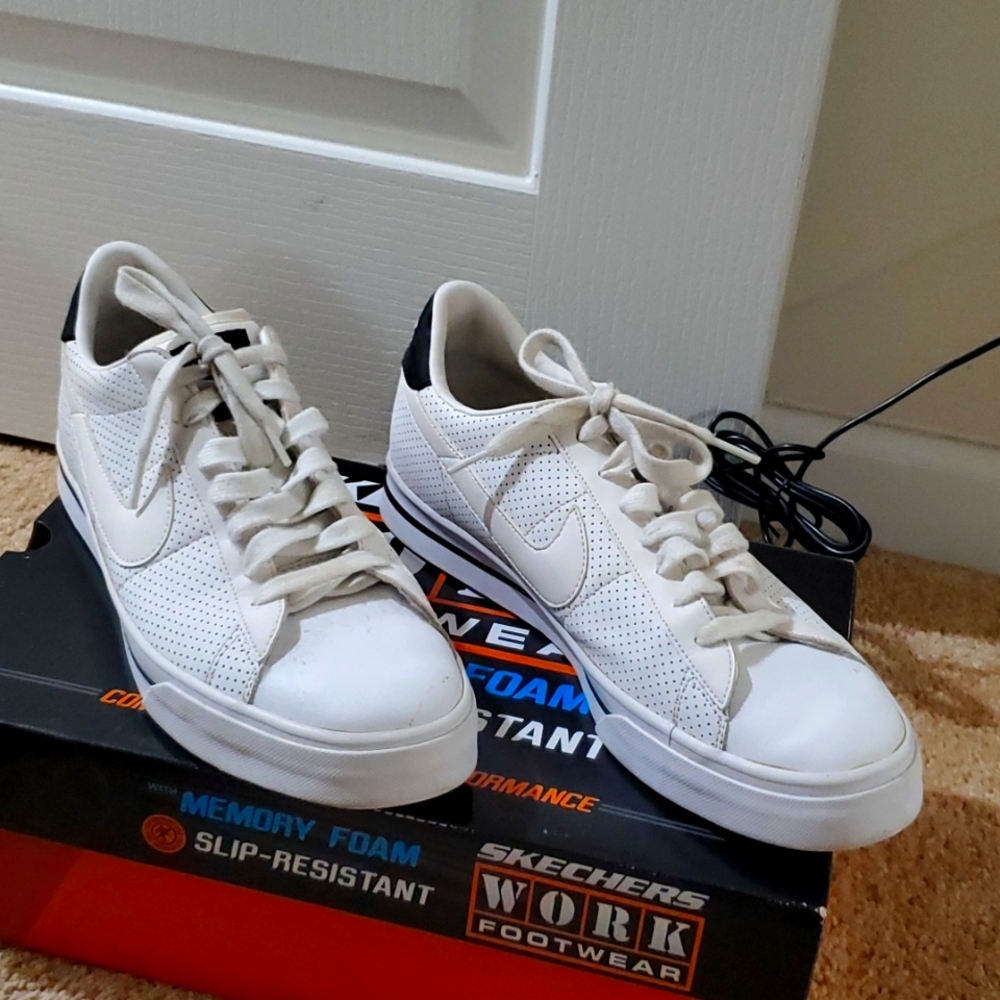 White 10.5 Mike mens sneaker